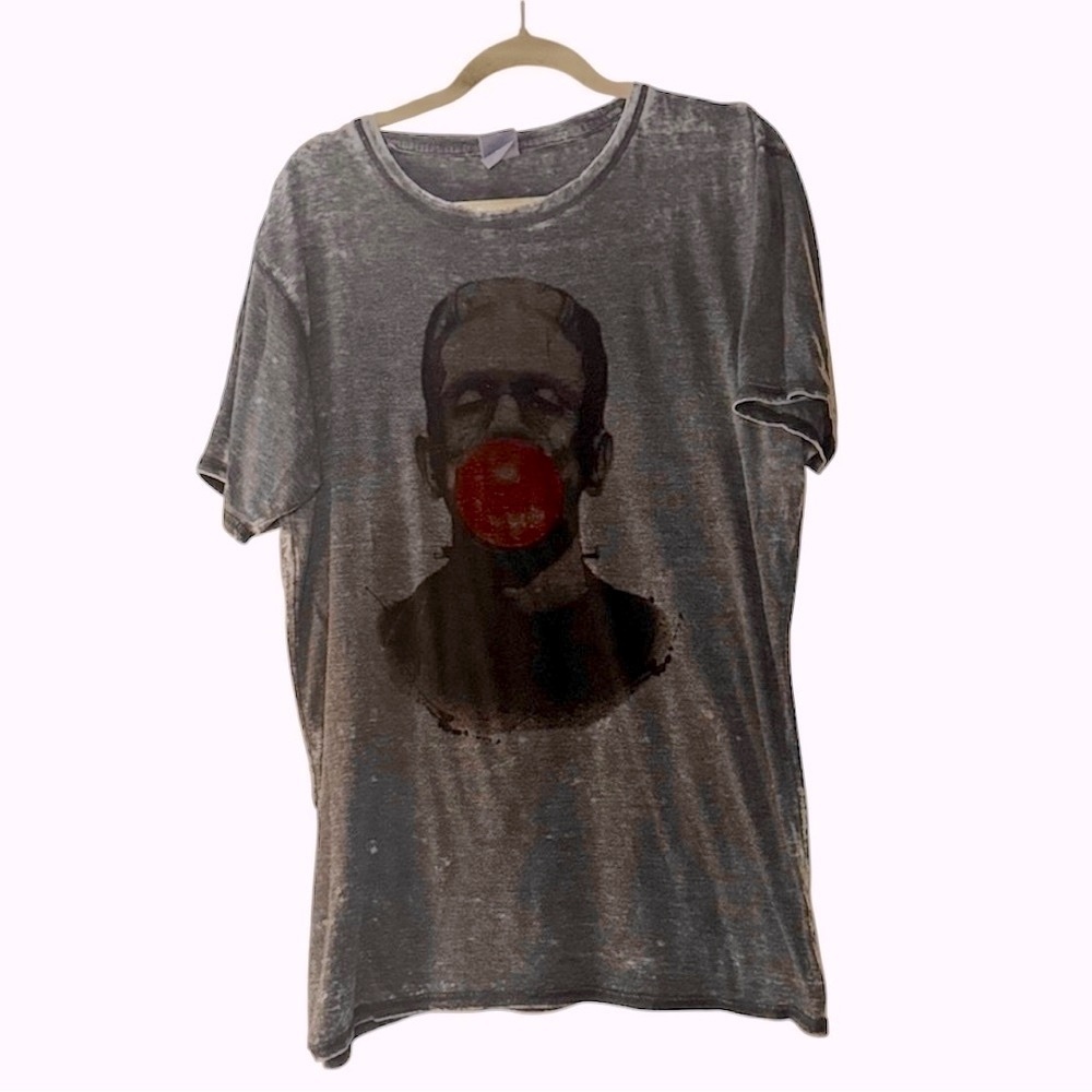 Frankenstein Bubblegum
Halloween Bleached Tee Size L
